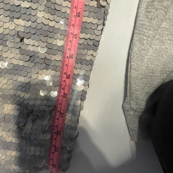 Studio Y gray sequined striped raglan top size L - Picture 4 of 5